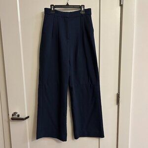 Abercrombie Sloane Tailored Pant in Navy
